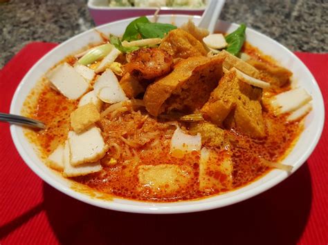  Laksa Penang: Una Esplosione di Sapori Piccanti e Cremosi!